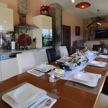 Villa Four Seasons, Heated Pool And 3 En-Suite Bathrooms Velika Cista  Exterior photo