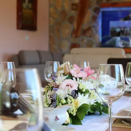 Villa Four Seasons, Heated Pool And 3 En-Suite Bathrooms Velika Cista  Exterior photo