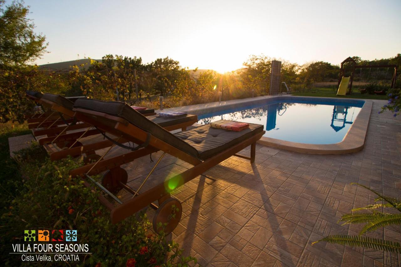 Four Seasons, Heated Pool And 3 En-suite Bathrooms Villa