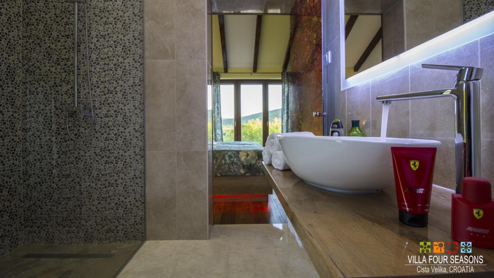 Four Seasons, Heated Pool And 3 En-suite Bathrooms Villa *